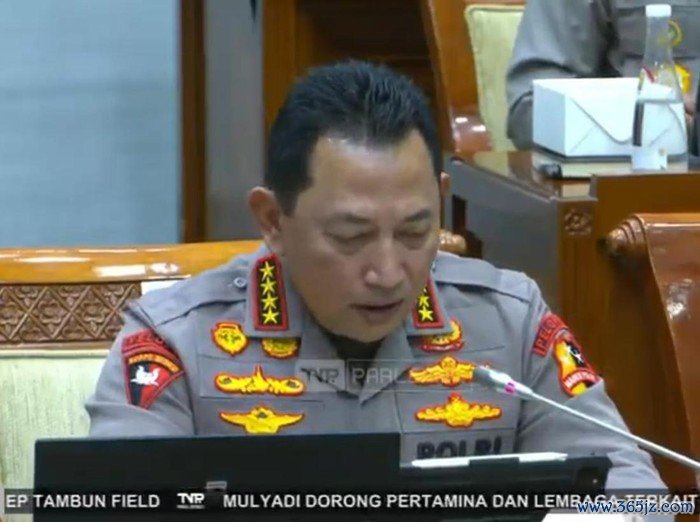 Kapolri Jenderal Listyo Sigit Prabowo dalam rapat di DPR