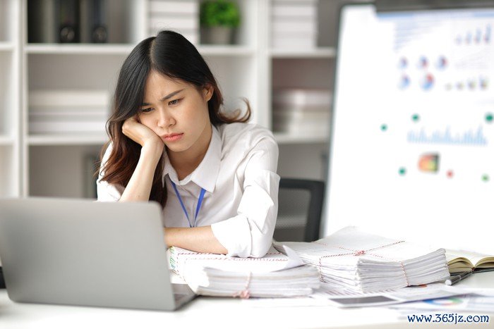 Asian women who are serious about working in the office are stressed by working too hard and missing deadlines.